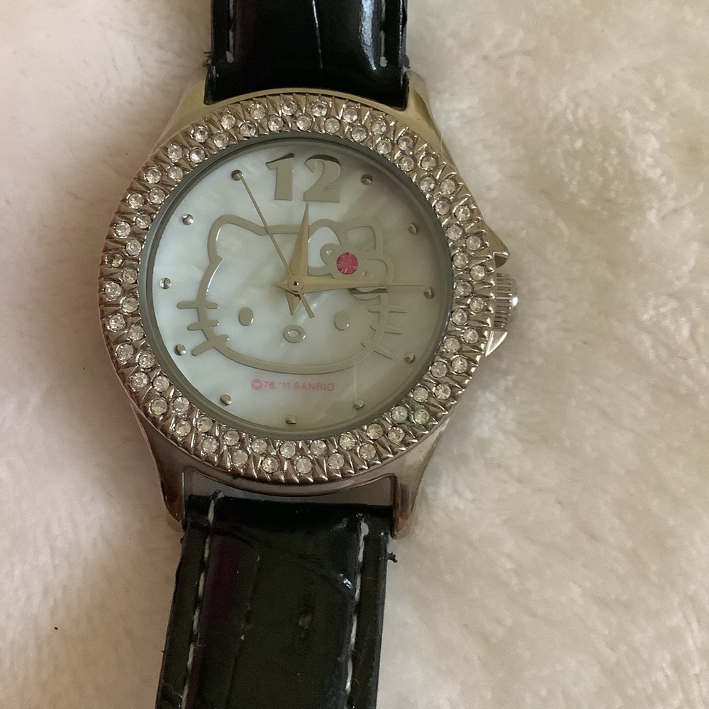 Sanrio Hello Kitty Watch - Picture 1 of 6